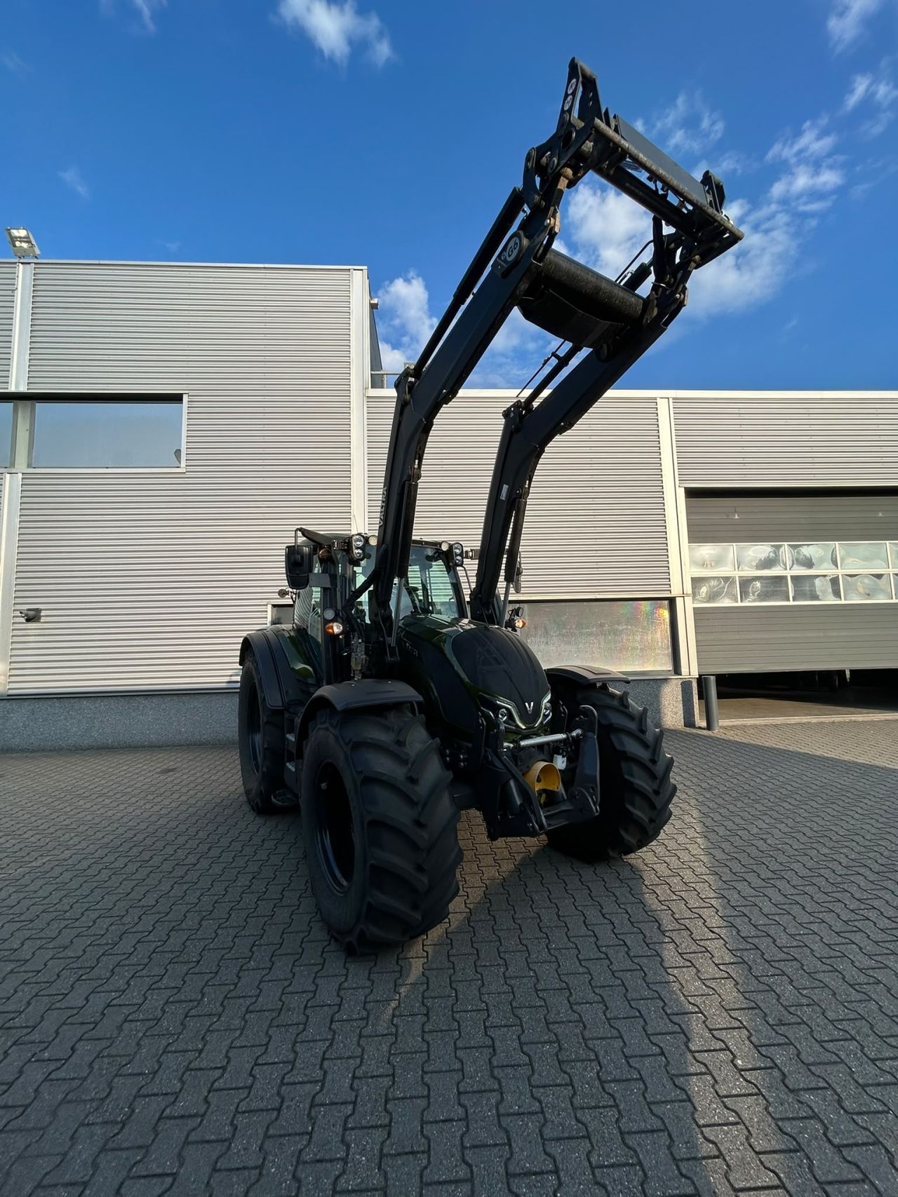 Valtra N155 Tractor met voorlader