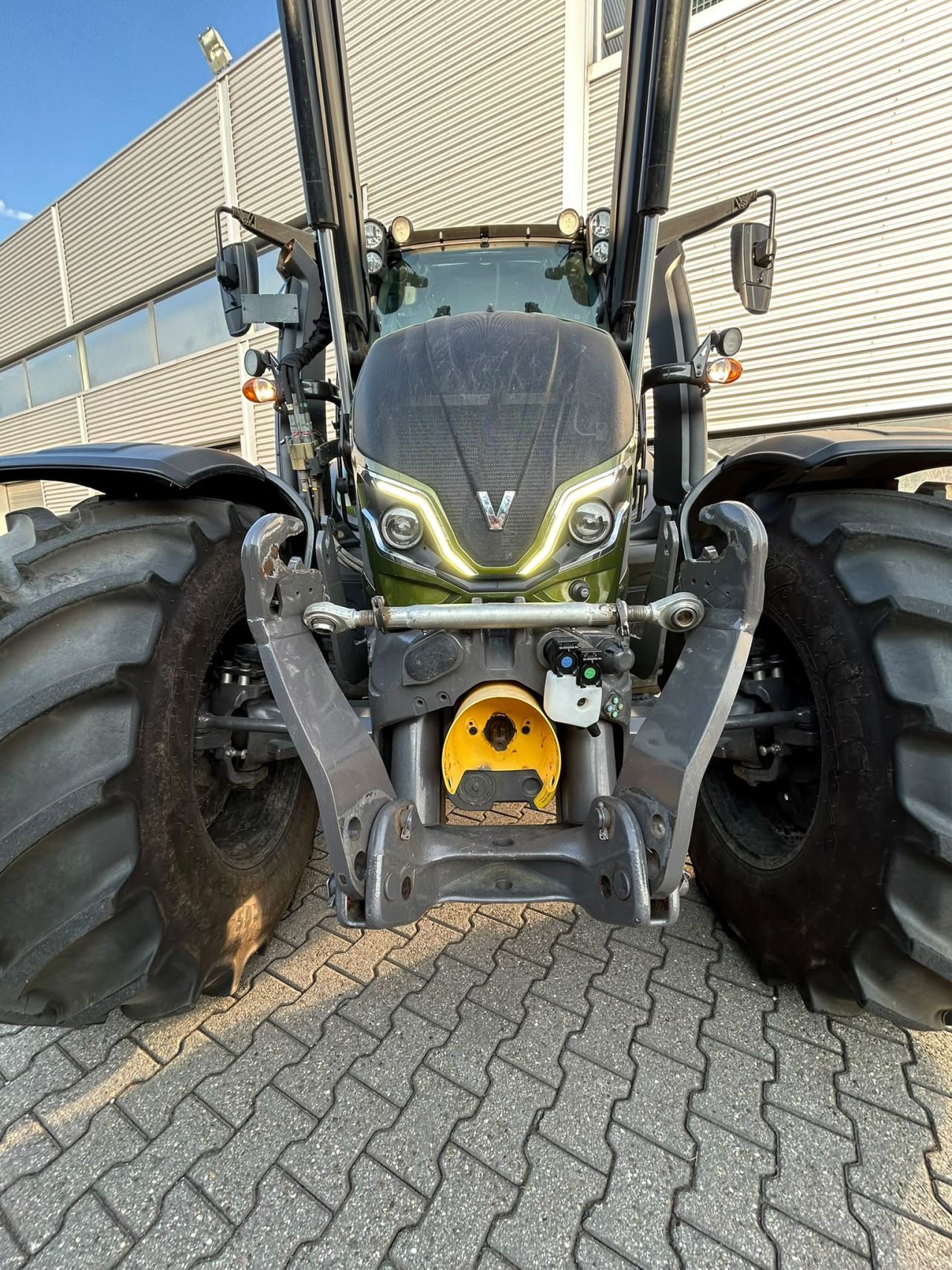 Valtra N155 Tractor met voorlader