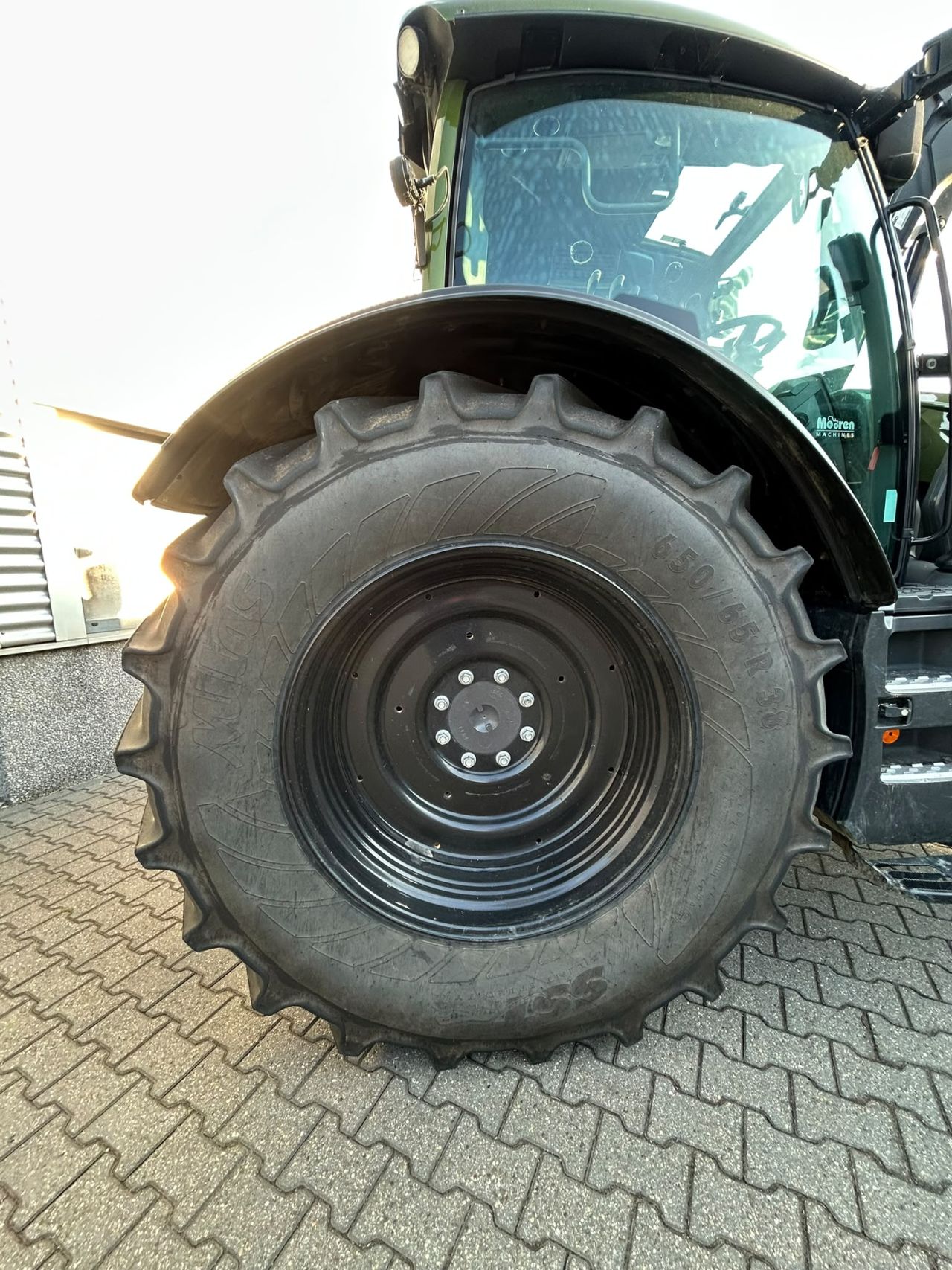 Valtra N155 Tractor met voorlader