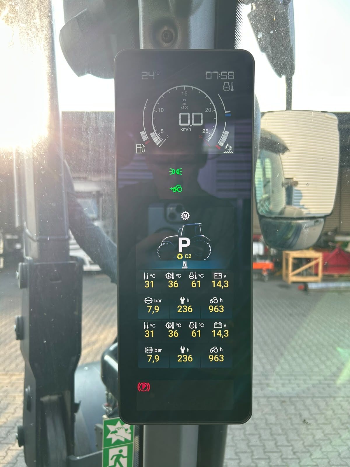 Valtra N155 Tractor met voorlader