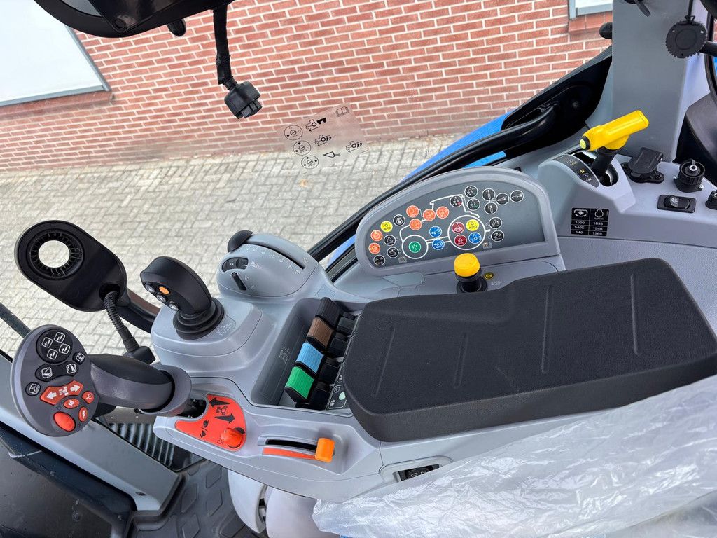 New Holland T6 155 AC