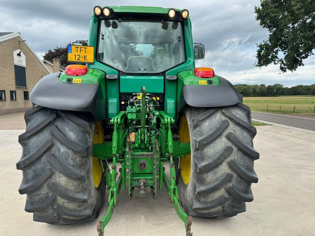John Deere 6820