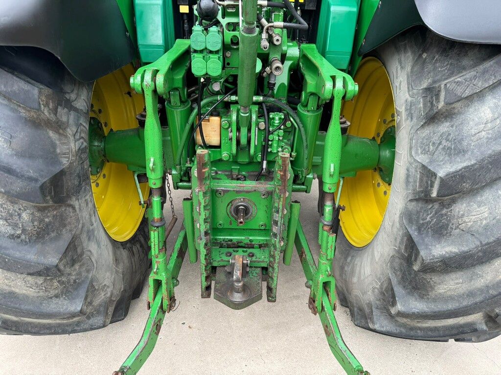 John Deere 6820