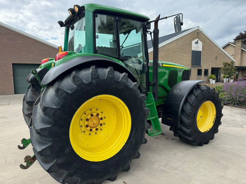 John Deere 6820