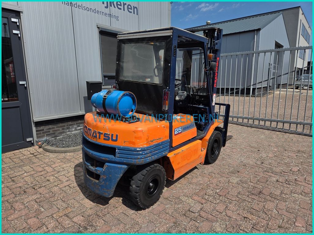 Komatsu FG25 2.5t Nissan motor + sideshift