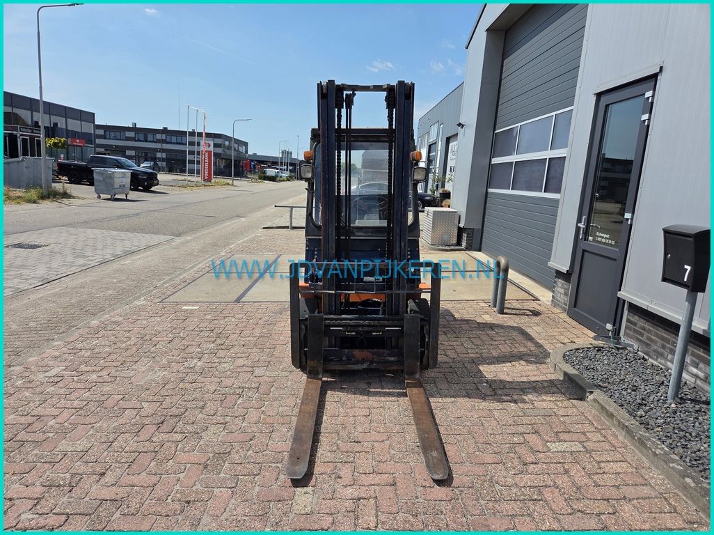 Komatsu FG25 2.5t Nissan motor + sideshift