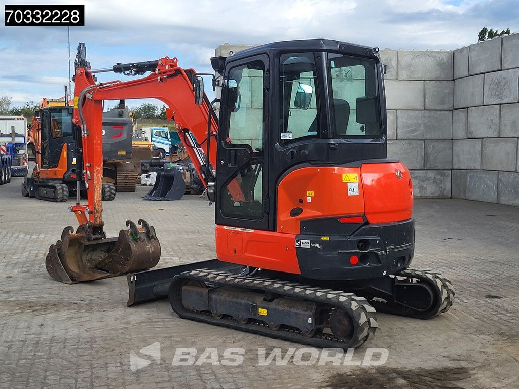 Kubota U36 -4 3 Buckets
