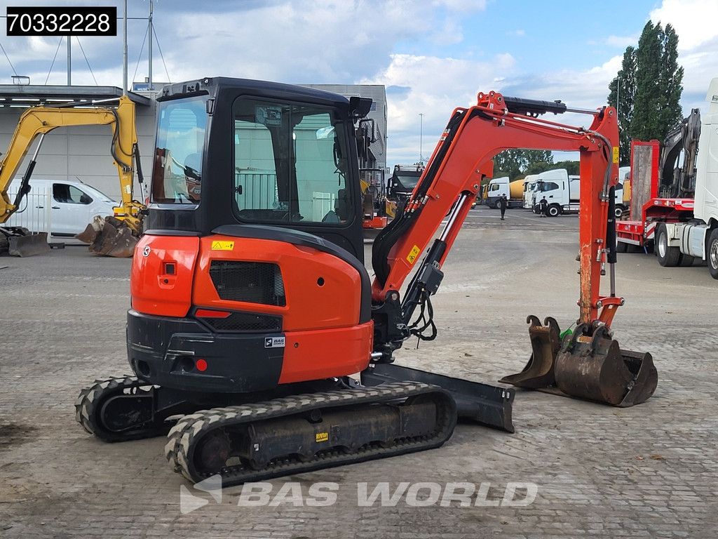 Kubota U36 -4 3 Buckets