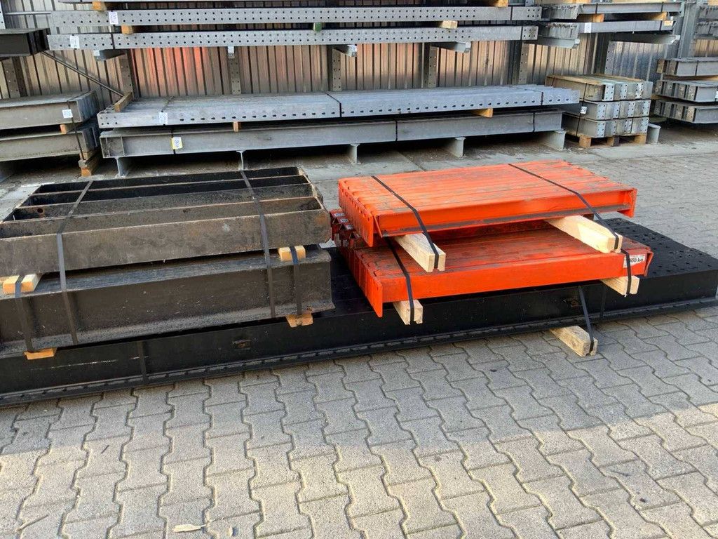 Double-sided cantilever racking 8x48