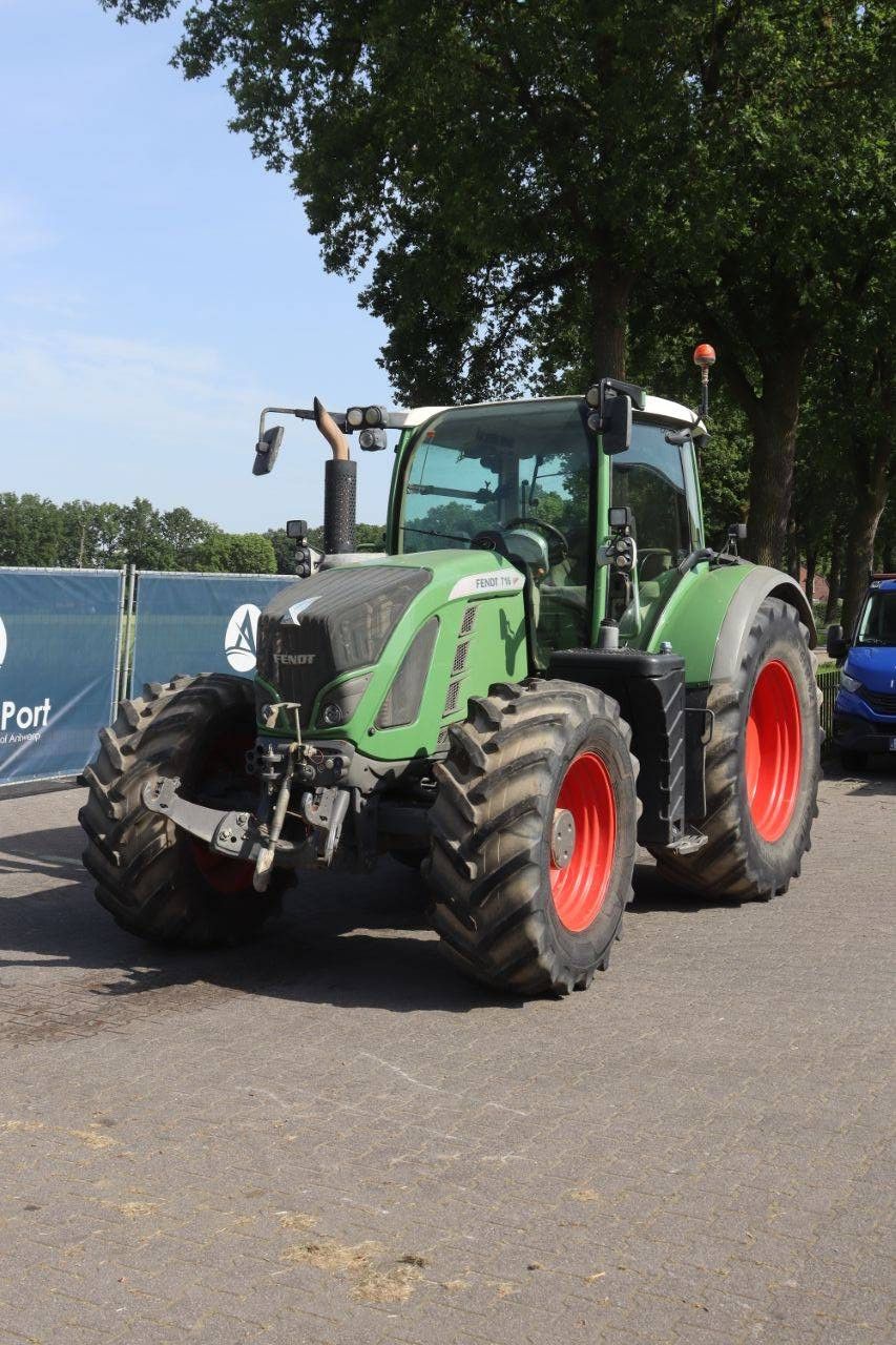 Tractor Fendt 716 Vario Diesel