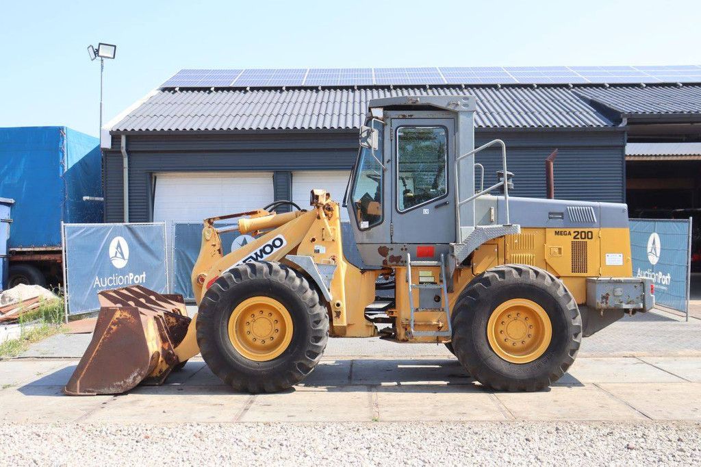 Daewoo Mega 200 Diesel Wheel Loader 101kW 1996