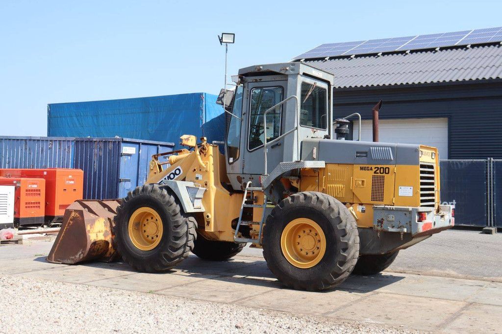 Daewoo Mega 200 Diesel Wheel Loader 101kW 1996