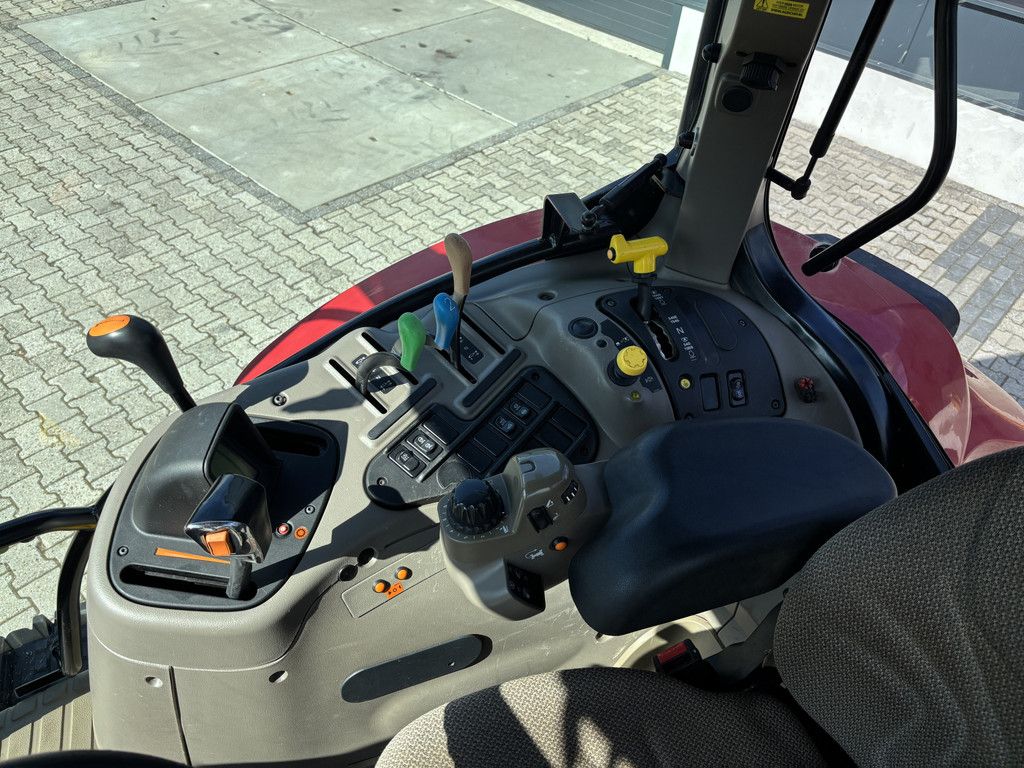 Case IH Maxxum 135. Vooras en Cabine vering, 40km eco