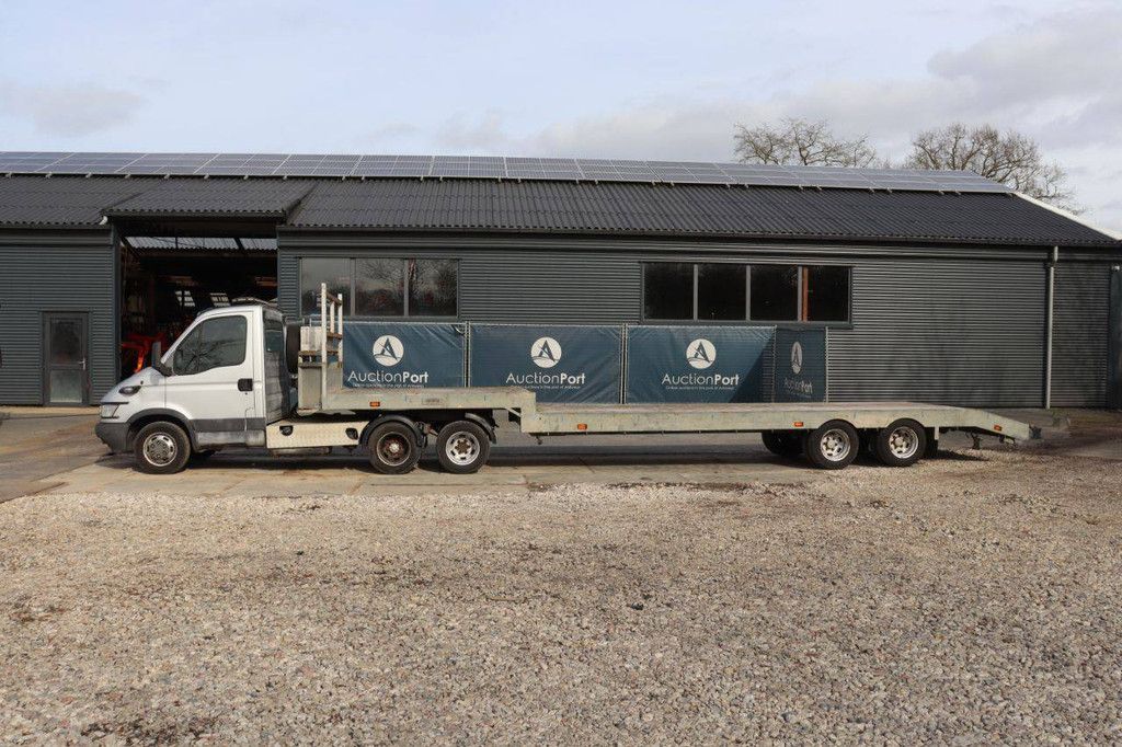 Iveco Daily 35C17 Diesel 166 PS 2006 BE Traktor mit Halbtieflader