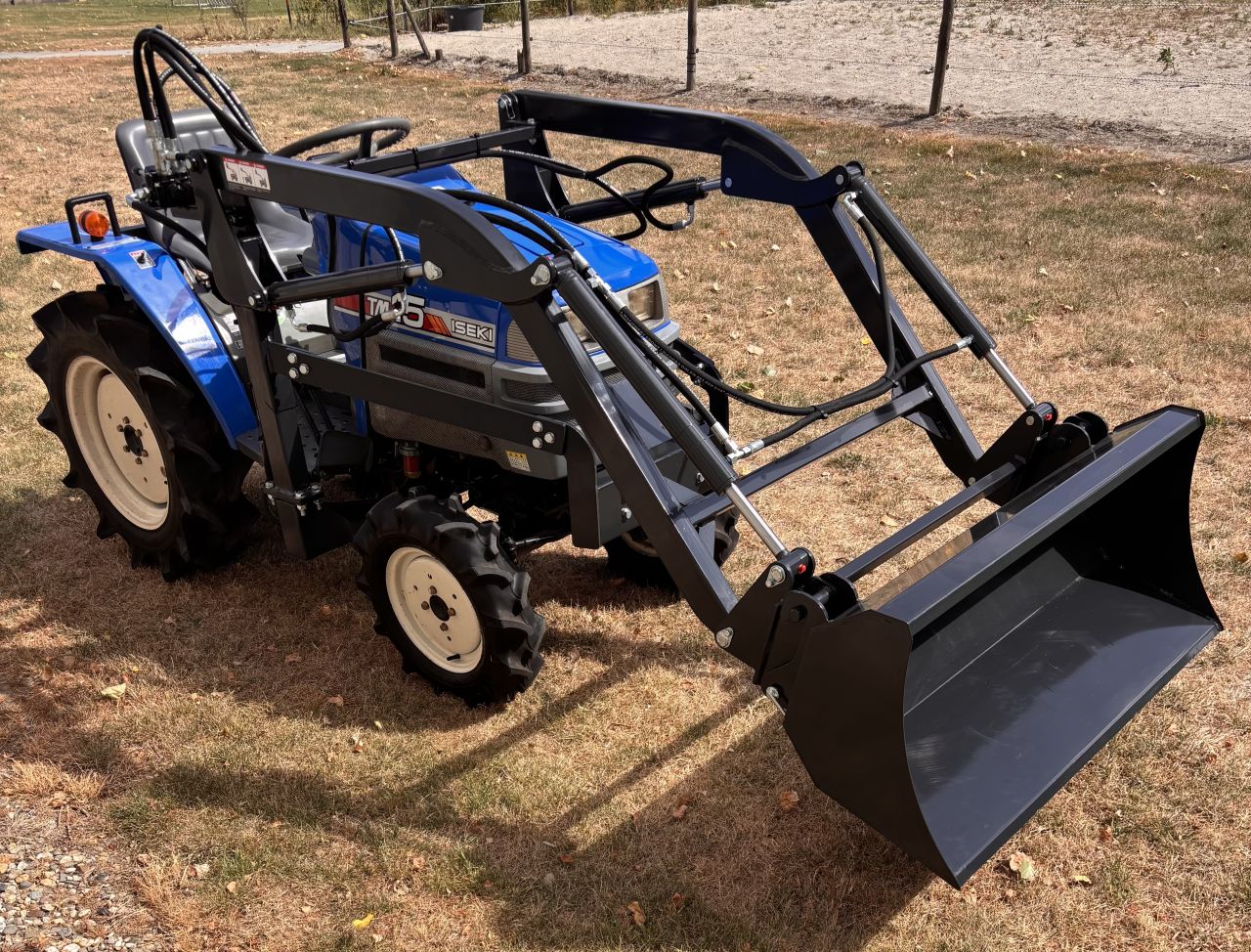 Iseki TM15 4x4 met nieuwe voorlader en grote beurt