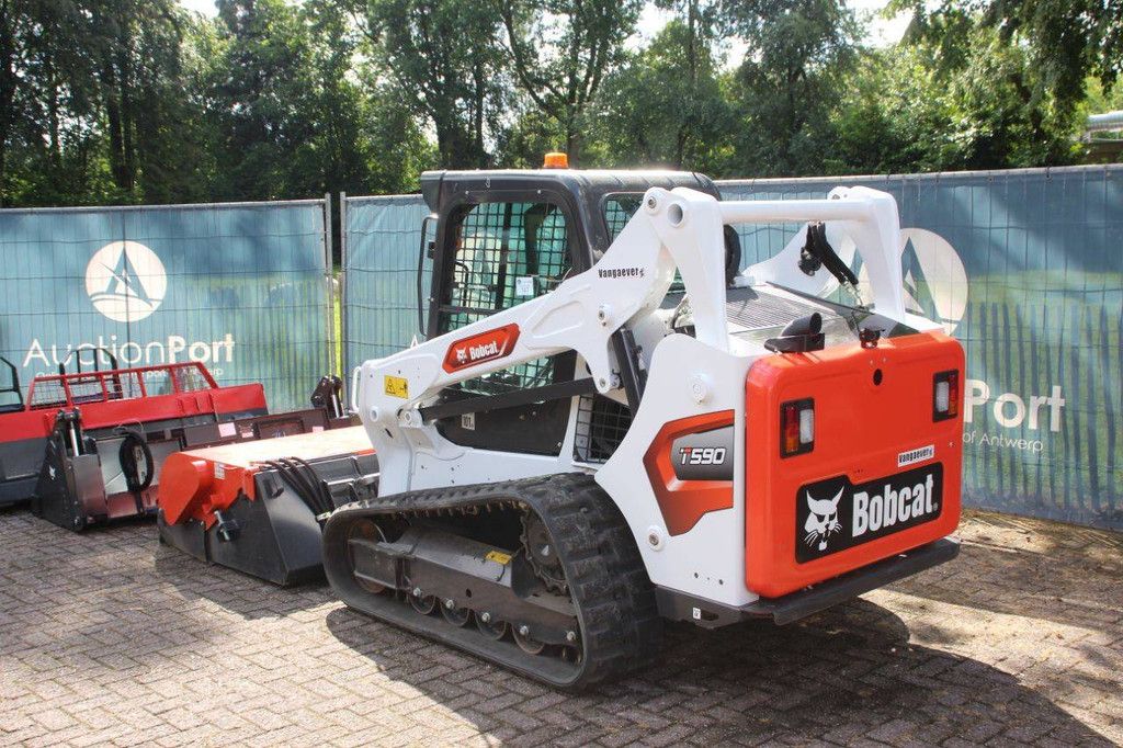 Bobcat T590 Diesel-Kompaktlader 50,8 kW, Baujahr 2020, mit verschiedenen Anbaugeräten