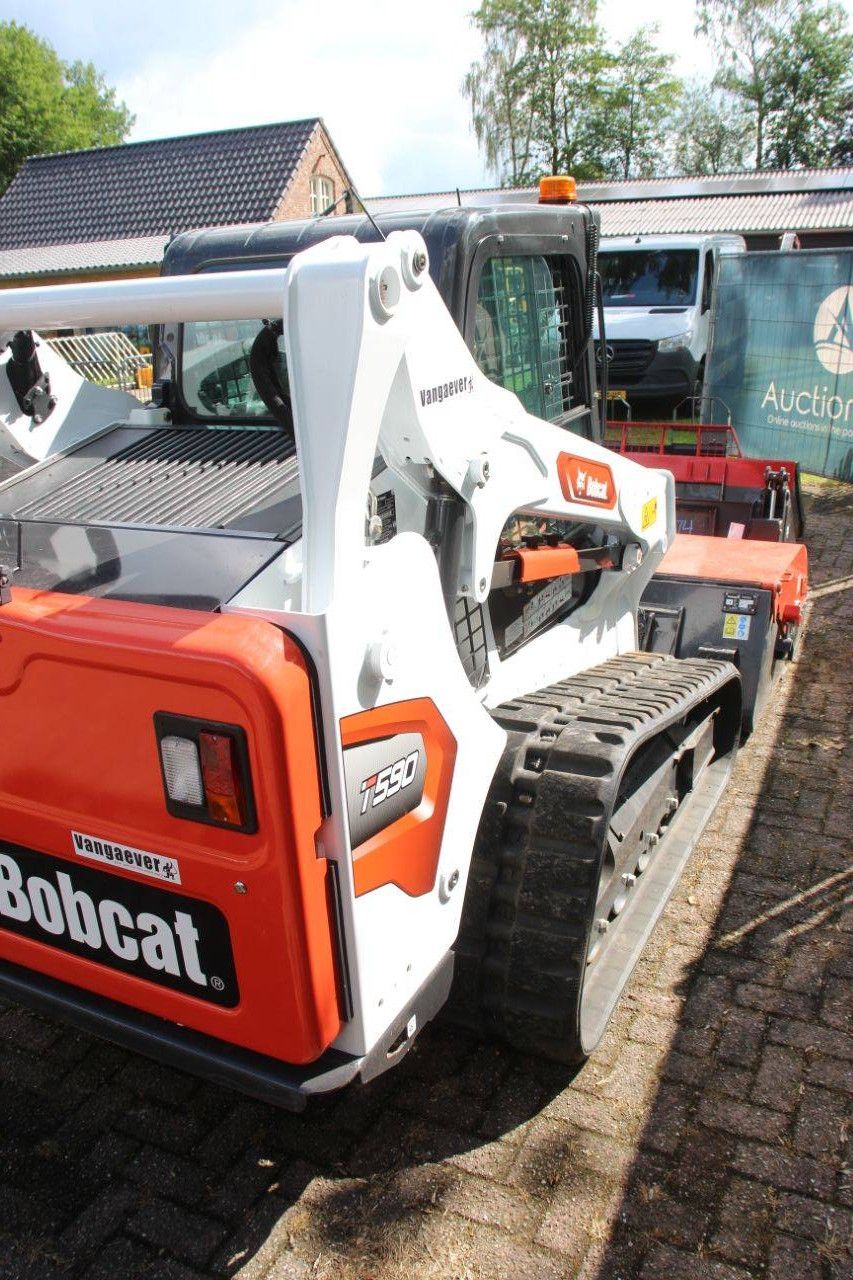 Bobcat T590 Diesel-Kompaktlader 50,8 kW, Baujahr 2020, mit verschiedenen Anbaugeräten