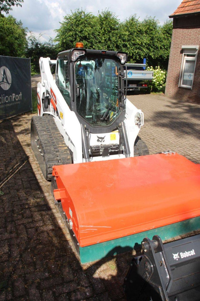 Bobcat T590 Diesel-Kompaktlader 50,8 kW, Baujahr 2020, mit verschiedenen Anbaugeräten
