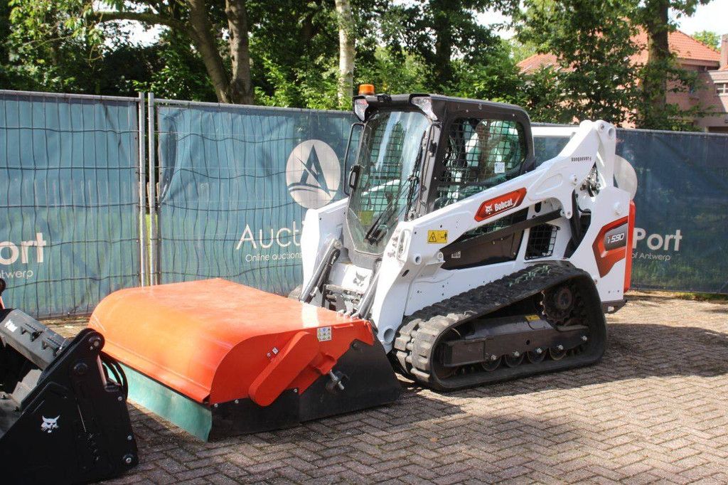 Bobcat T590 Diesel-Kompaktlader 50,8 kW, Baujahr 2020, mit verschiedenen Anbaugeräten