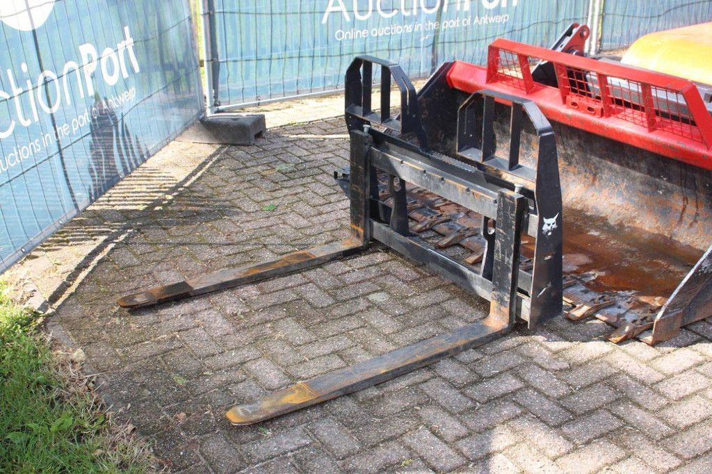 Bobcat T590 Diesel-Kompaktlader 50,8 kW, Baujahr 2020, mit verschiedenen Anbaugeräten