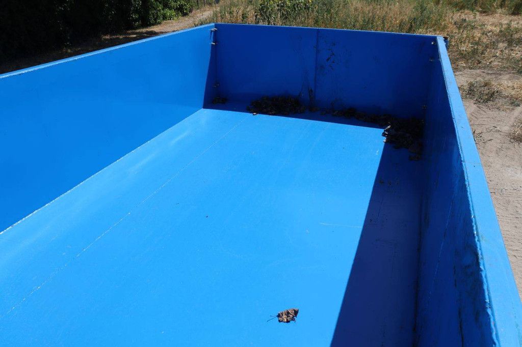 Skip container 5.5x2.25x1m