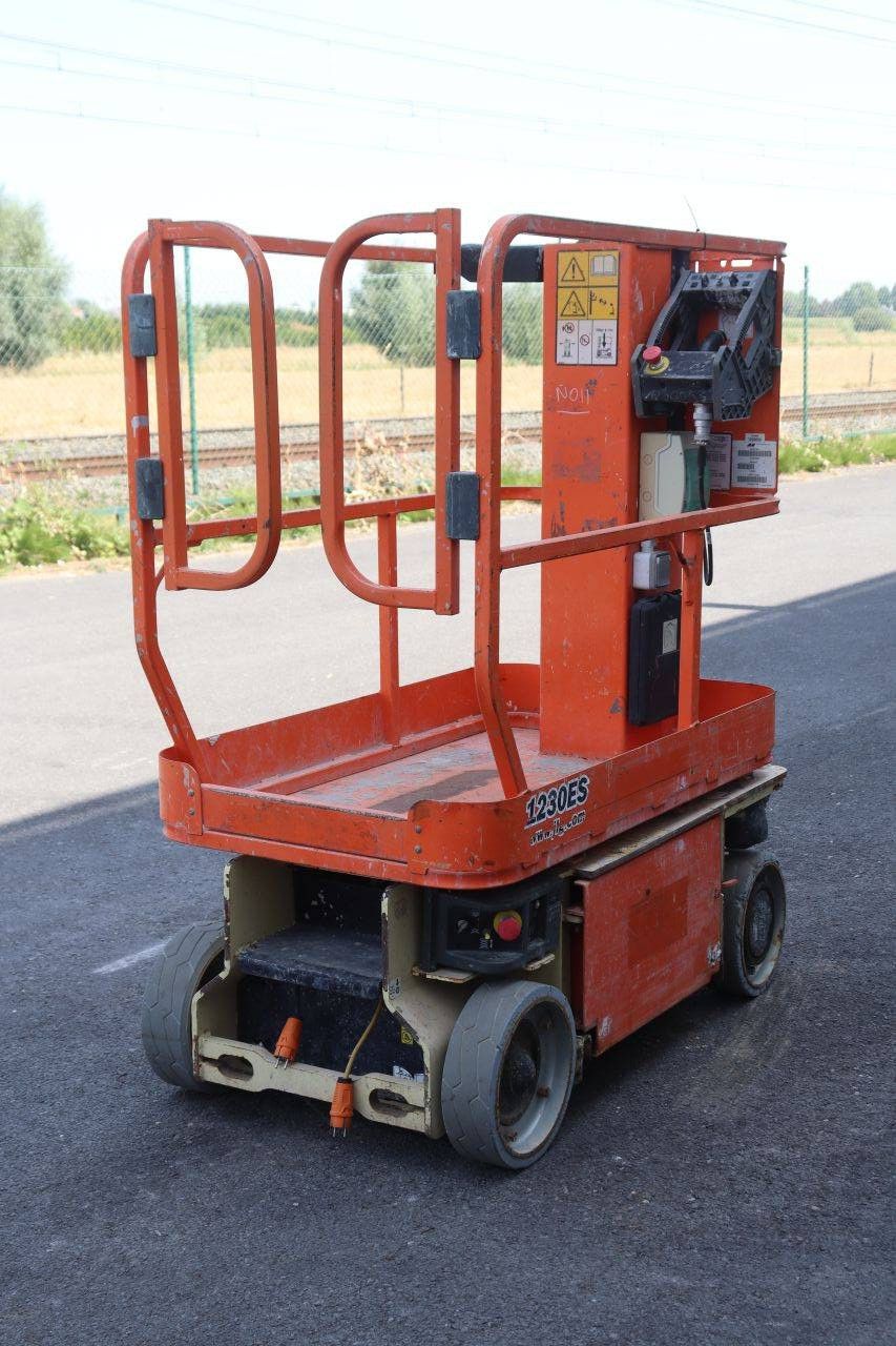 JLG 1230ES Electric Mast Lift 5.66m 2014