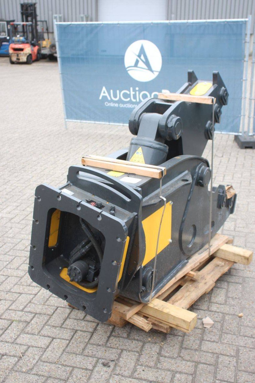 Mustang RH16 Concrete Crusher 2022 New