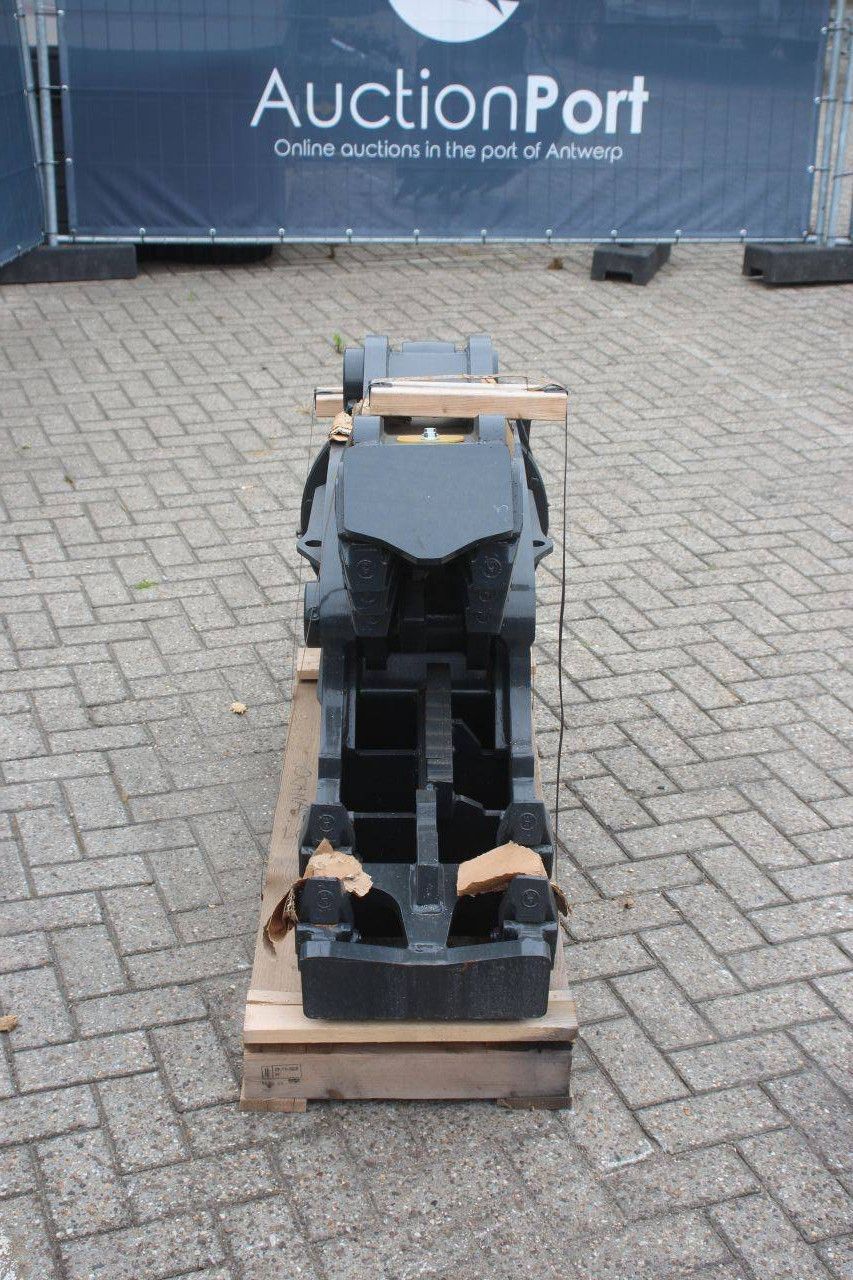 Mustang RH12 Betonbrecher 2022 Neu