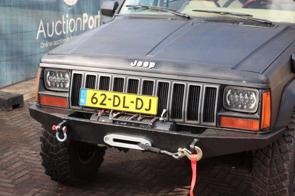 Jeep Cherokee Limited Benzin 1987 (Margin)