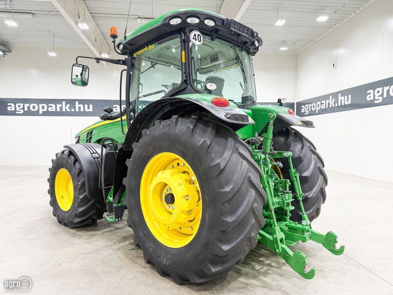John Deere 8270R