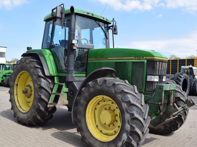 John Deere 7700