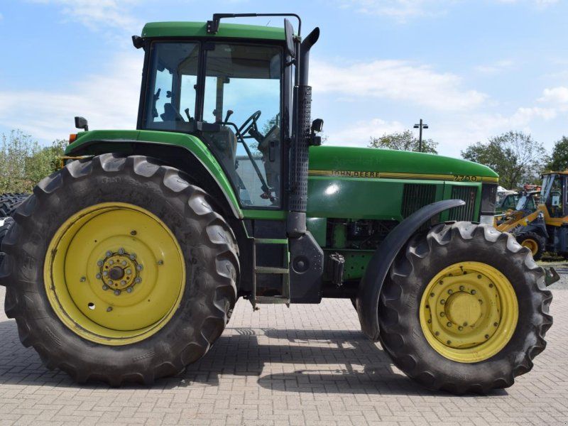 John Deere 7700