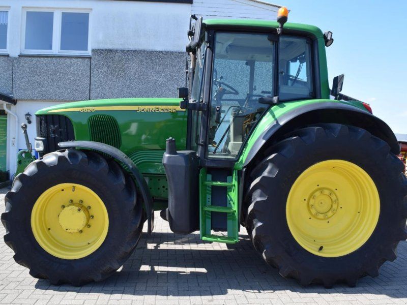 John Deere 6820