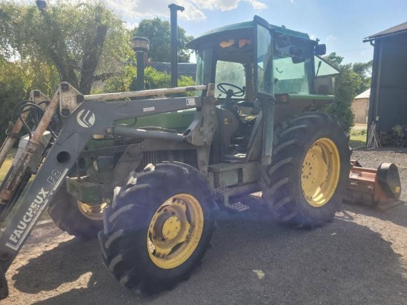 John Deere 2850