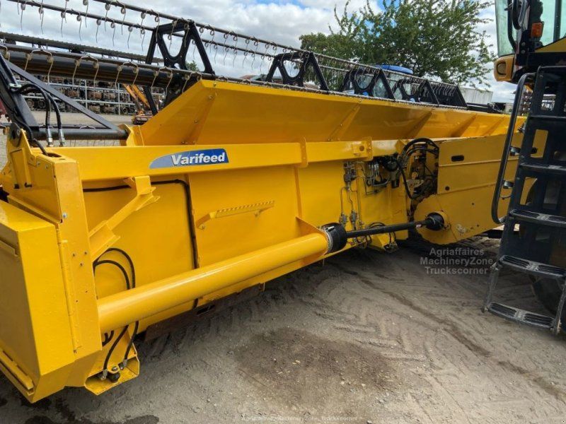 New Holland VARIFEED 9M15