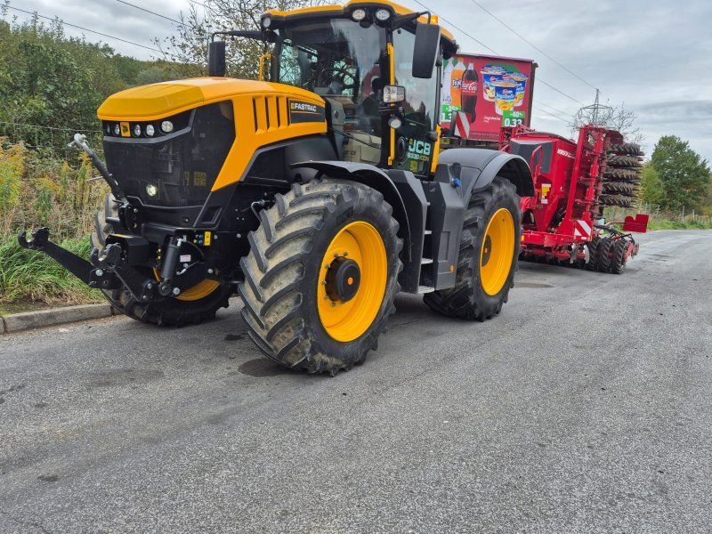 JCB FasTrac 8330