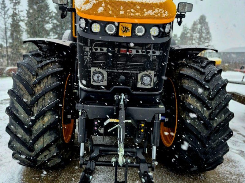 JCB FasTrac 8330