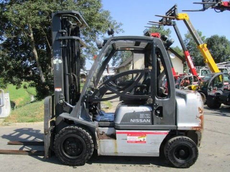 Nissan 3,2 Ton.-Tripl-FH 5,5m + Seitenschieber