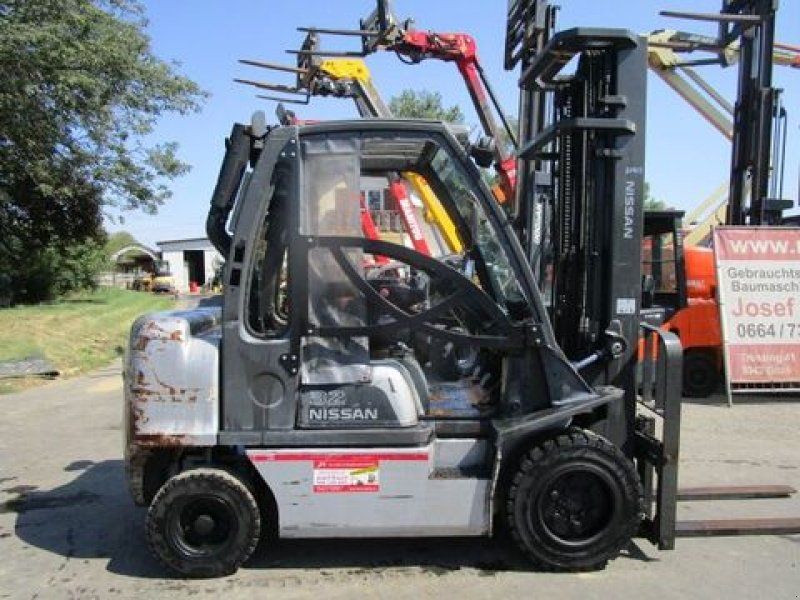 Nissan 3,2 Ton.-Tripl-FH 5,5m + Seitenschieber