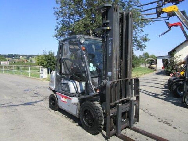 Nissan 3,2 Ton.-Tripl-FH 5,5m + Seitenschieber