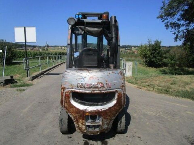 Nissan 3,2 Ton.-Tripl-FH 5,5m + Seitenschieber