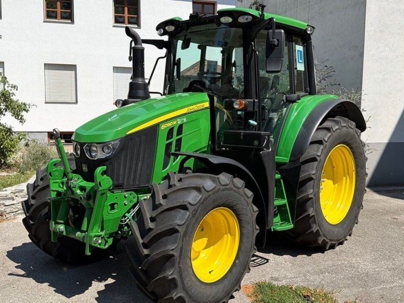 John Deere 6090M