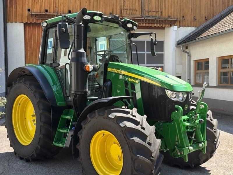John Deere 6090M
