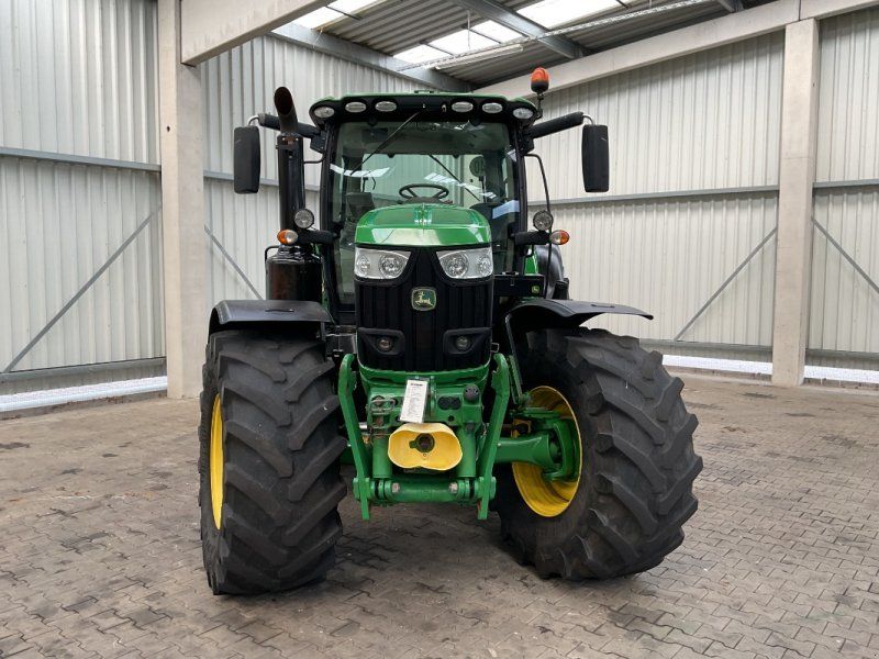 John Deere 6215R