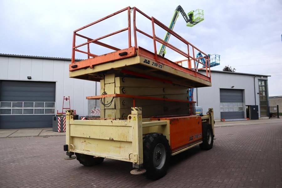 JLG 210-25 Diesel, 4x4 Drive, 23m Working Height, 1000