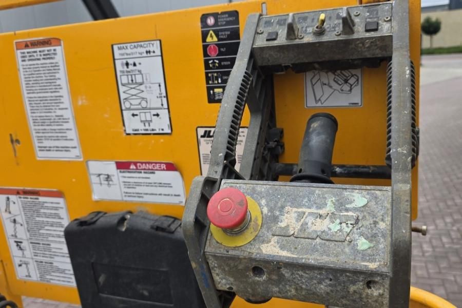 JLG 3246ES Electric, 11.7m Working Height, 320kg Capac