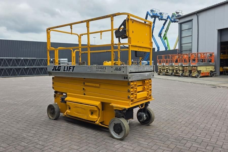 JLG 3246ES Electric, 11.7m Working Height, 320kg Capac