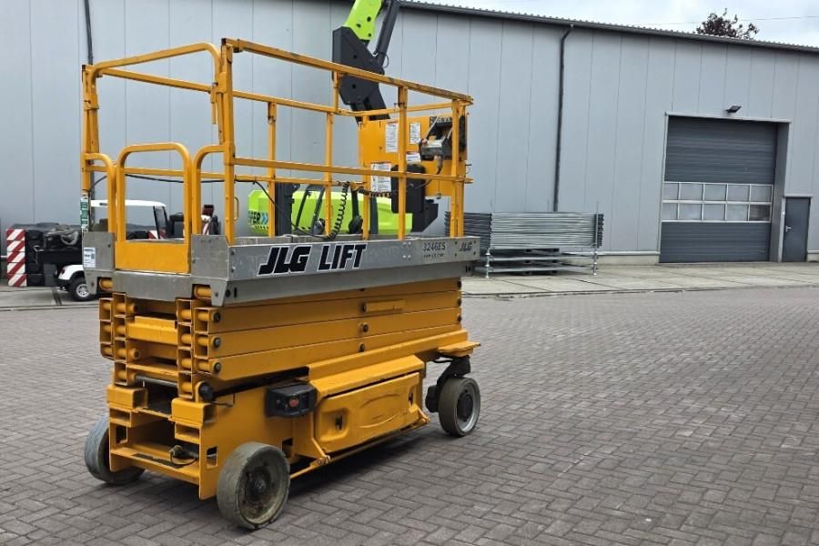 JLG 3246ES Electric, 11.7m Working Height, 320kg Capac