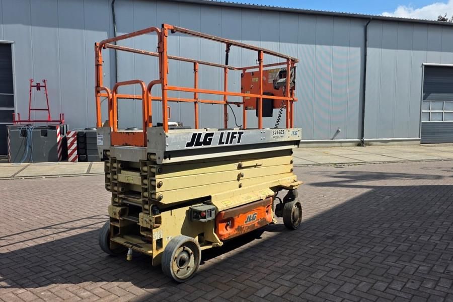 JLG 3246ES Electric, 11.7m Working Height, 320kg Capac