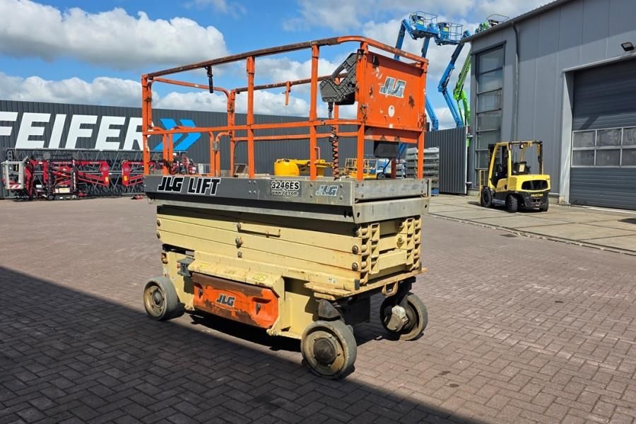 JLG 3246ES Electric, 11.7m Working Height, 320kg Capac